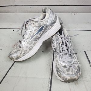 BROOKS GHOST 8 leopard running shoes size 8.5
